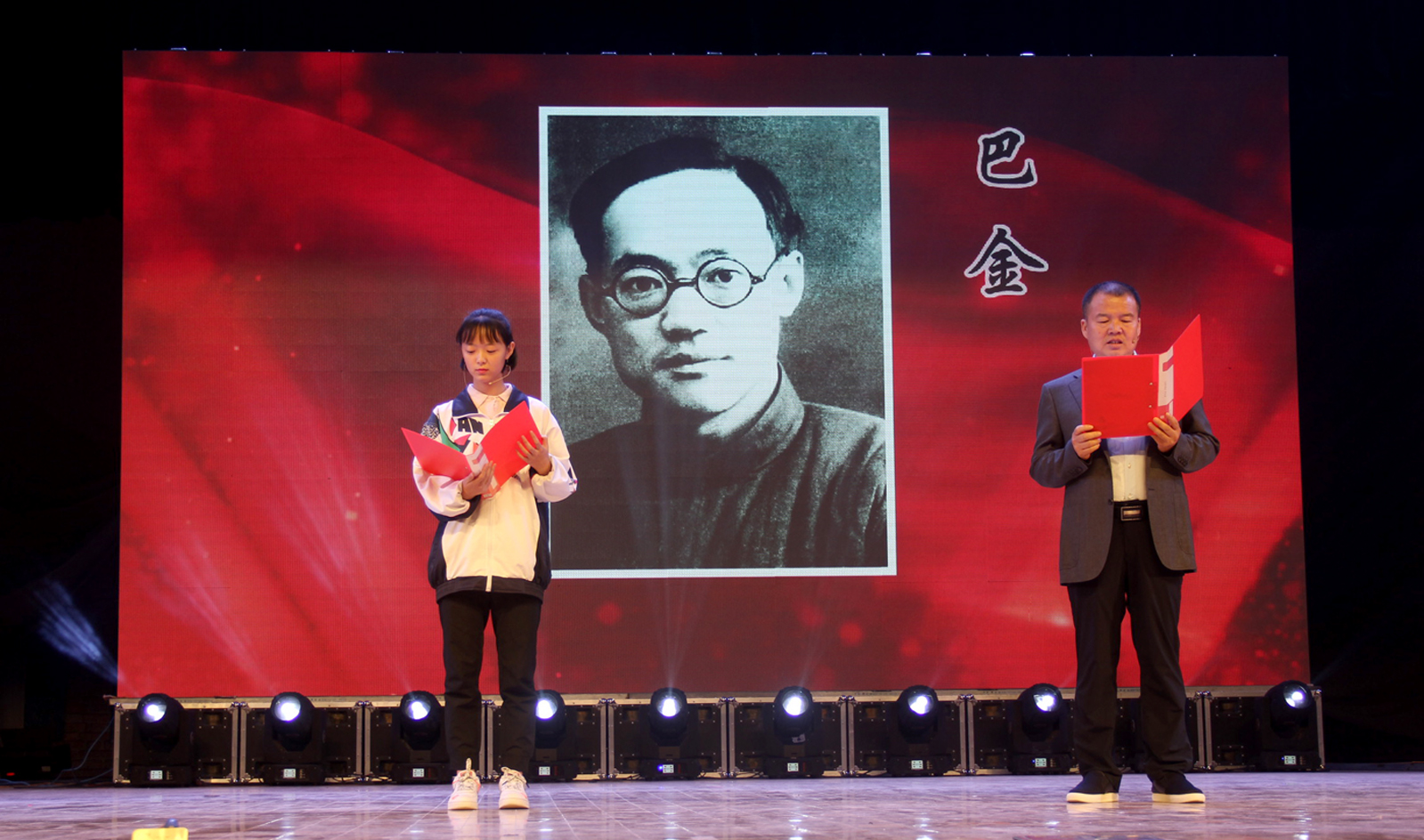 熱烈祝賀由格瑞特酒莊獨(dú)家冠名的“我們一起讀中國”——《大眾誦讀》國慶特別節(jié)目成功舉辦